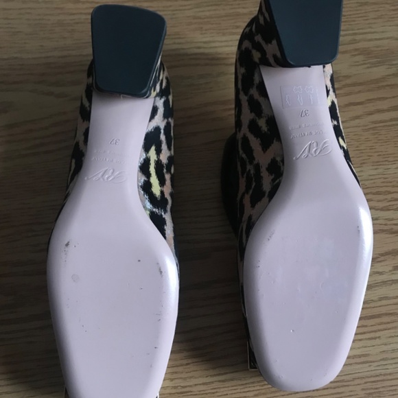 ROGER VIVIER Tres Vivier Leopard  Pumps - Picture 5 of 7